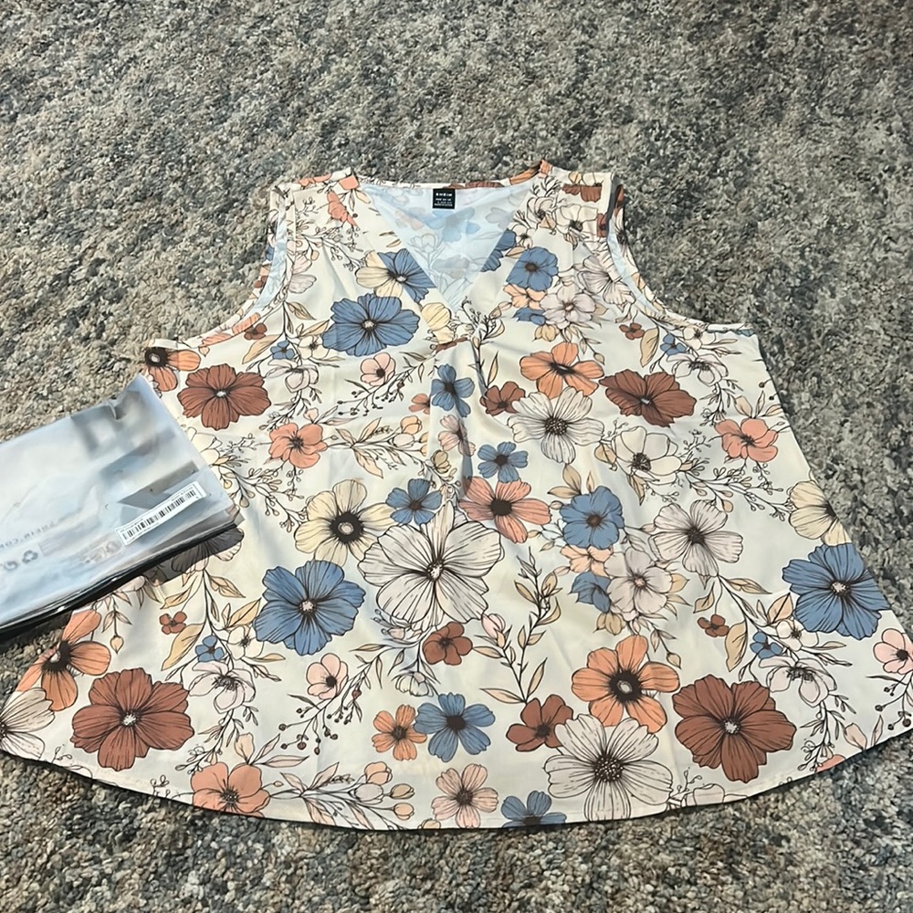 NWT SHEIN Floral V-Neck Tank Top